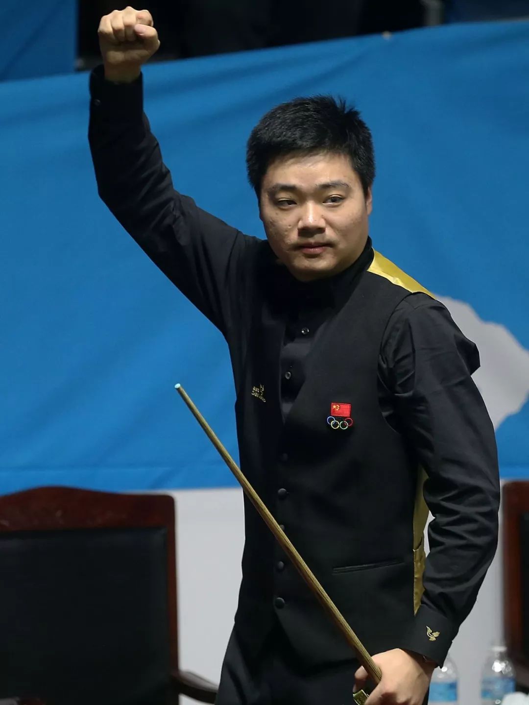 也折射出尼 也折射出尼