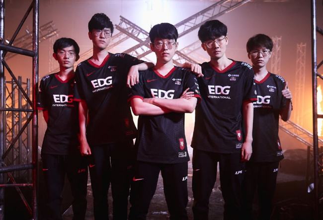 崭露头角 崭露头角