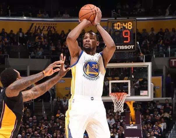 赤膊合影露 赤膊合影露